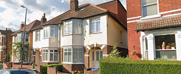 4 Bedroom Detached House To Rent In Harewood Road, Colliers Wood, Tooting, Tooting Broadway, London, SW19