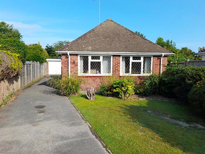 2 Bedroom Detached Bungalow For Sale In Oriel Close, Barnham, PO22