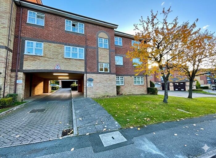 2 Bedroom Apartment For Sale In Garter Court, Knights Field, Luton, Bedfordshire, LU2