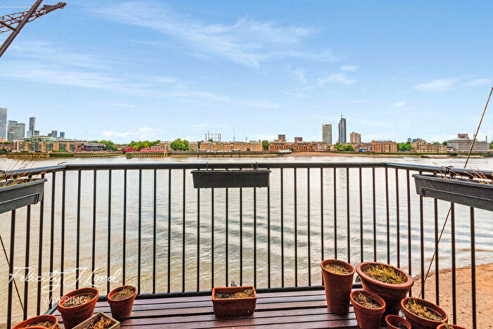 2 Bedroom Flat For Sale In Great Jubilee Wharf, Wapping Wall, London, E1W
