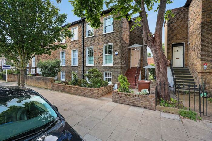 4 Bedroom Semi-Detached House To Rent In Buckingham Road, De Beauvoir, N1