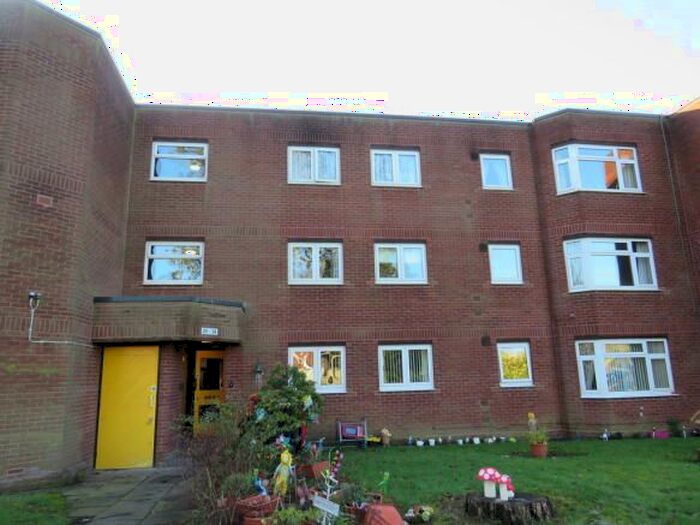 2 Bedroom Flat To Rent In Ethelred Close, Four Oaks, Sutton Coldfield, West Midlands, B74