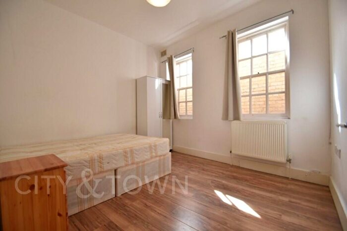 2 Bedroom Apartment To Rent In Lordship Road, London, N16