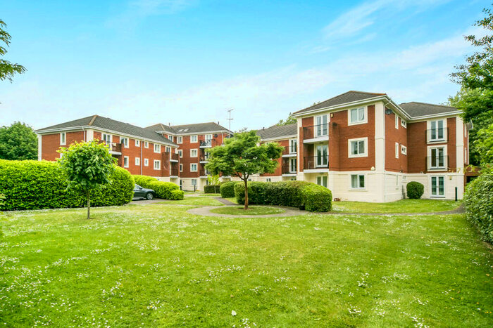 2 Bedroom Apartment To Rent In Shelley Court, Reading, RG1