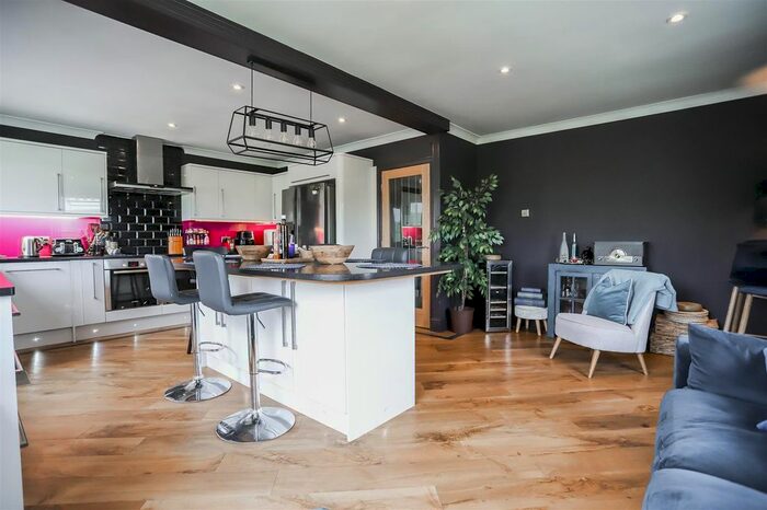 4 Bedroom Detached House For Sale In Stirling Court, Briercliffe, Burnley, BB10