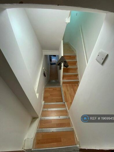 Studio To Rent In Bradbury Street, London, N16