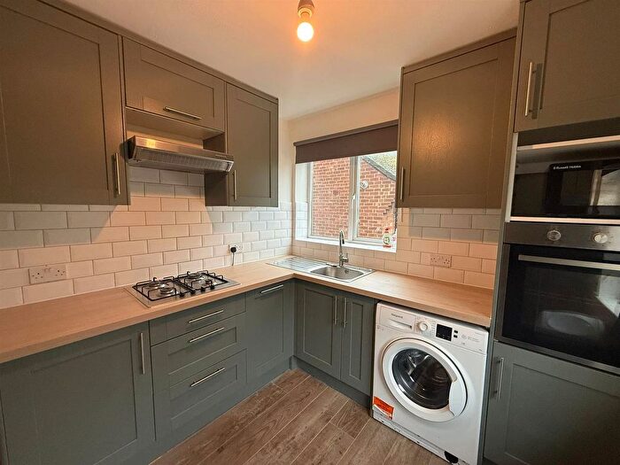 2 Bedroom Maisonette To Rent In Brambles Close, Isleworth, Middx, TW7