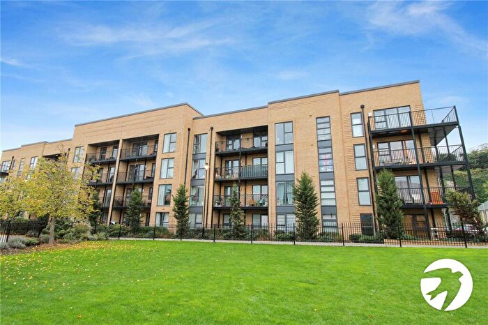 2 Bedroom Flat To Rent In Hillier Crescent, Northfleet, Gravesend, Kent, DA11