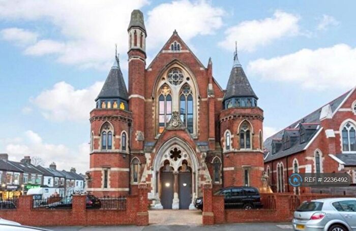 2 Bedroom Penthouse To Rent In Samuel Baines House, London, SE22