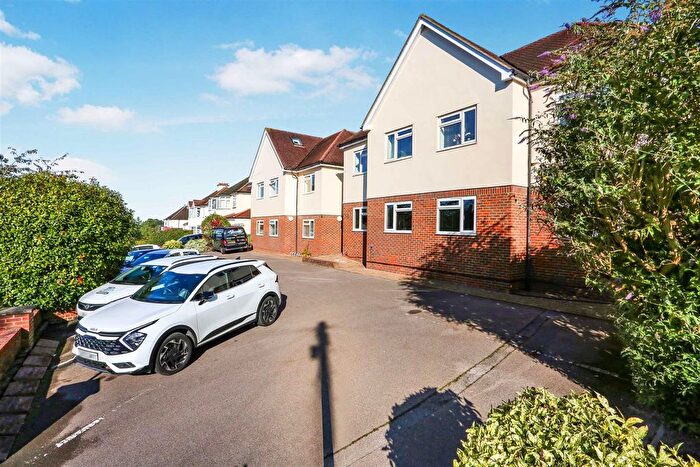 4 Bedroom Flat To Rent In Warren Road, Banstead, SM7