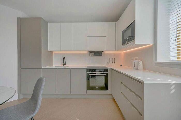 2 Bedroom Flat To Rent In Hive House, Brentford, TW8