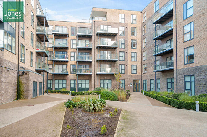 2 Bedroom Flat To Rent In The Causeway, Goring-by-Sea, Worthing, West Sussex, BN12