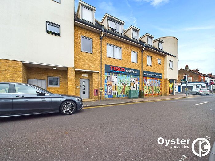 2 Bedroom Flat To Rent In Harwoods Road, Salisbury House, WD18