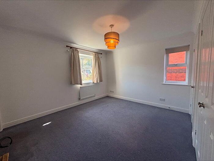 4 Bedroom Detached House To Rent In Rhigos, Emmer Green, RG4