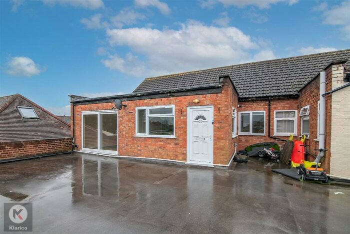 3 Bedroom Flat To Rent In Hollywood Lane, Birmingham, B47