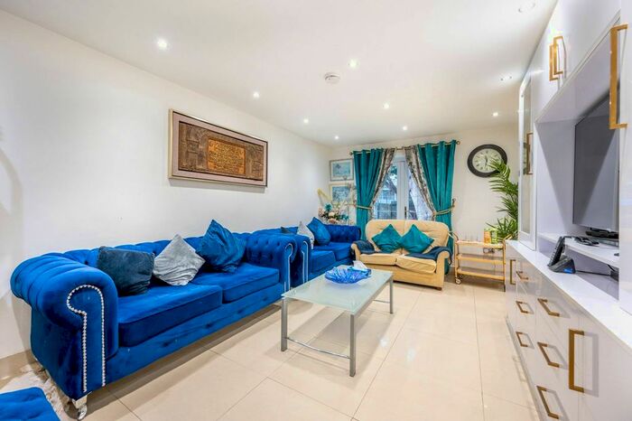 4 Bedroom Property To Rent In Lincoln Road, Plaistow, London, E13