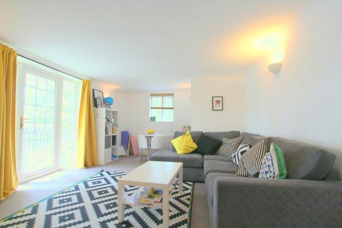 2 Bedroom Flat To Rent In North Road, London, SW19