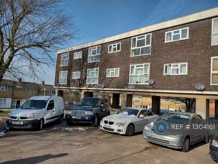 1 Bedroom Flat To Rent In Thistledown, Basildon, SS14