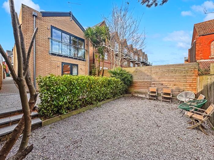 3 Bedroom Detached House To Rent In West Hill Road, Cowes, PO31