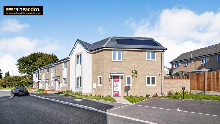 3 Bedroom Detached House For Sale In Cobnut Close, Havilland Park, Hatfield, AL10