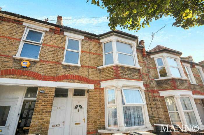 2 Bedroom Flat To Rent In Archer Road, South Norwood, SE25
