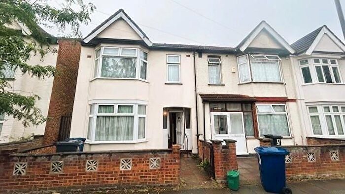 3 Bedroom End Terrace House For Sale In Woodlands Road, Southall, UB1