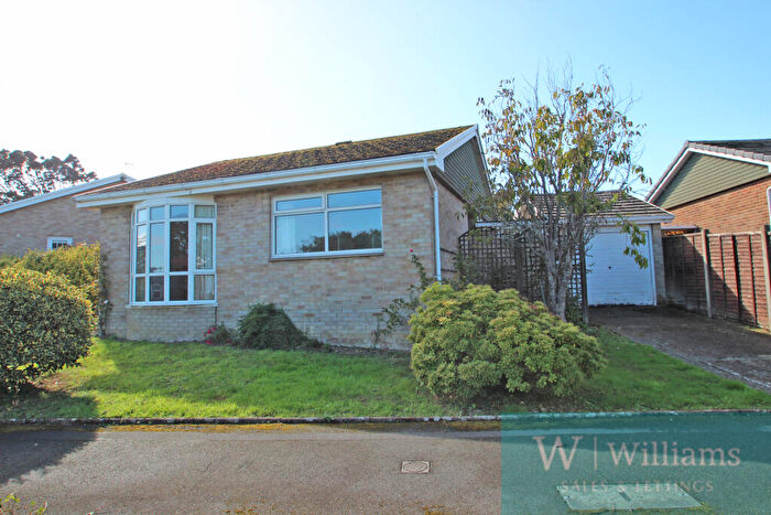 2 Bedroom Bungalow For Sale In Puckpool Close, Puckpool, Ryde, PO33