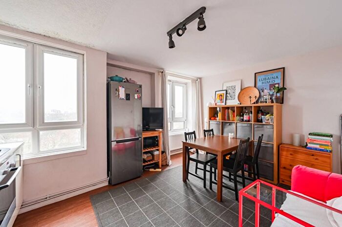 3 Bedroom Flat For Sale In Old Ford Road, Bow, London, E3