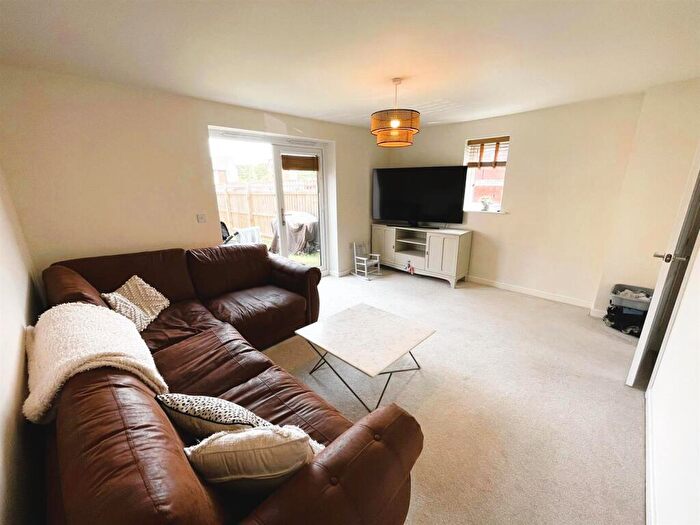 3 Bedroom Semi-Detached House To Rent In Blossom Crescent, Balby, Doncaster, DN4