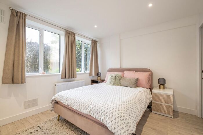 1 Bedroom Flat To Rent In Kimber Road, London, SW18