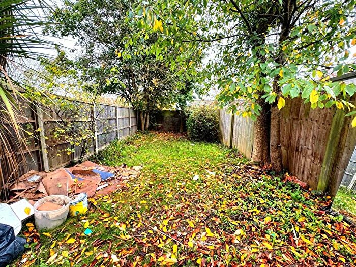 2 Bedroom Flat To Rent In Athelstone Road, Harrow Weald, HA3