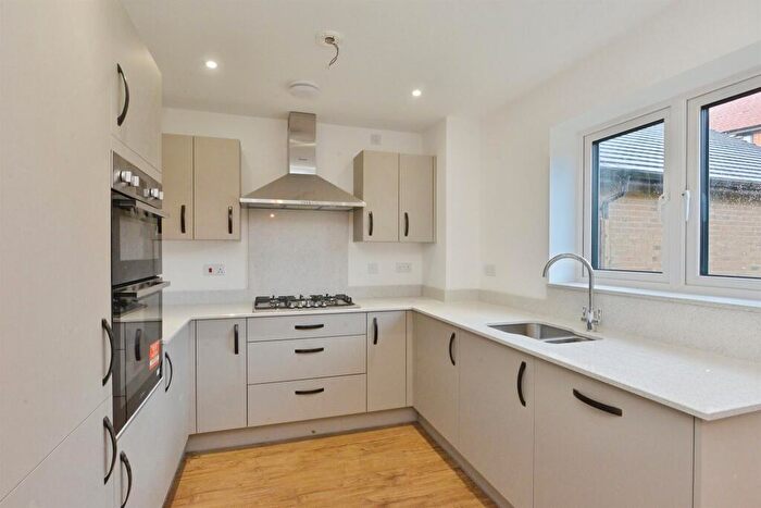 5 Bedroom Detached House For Sale In Jersey Way, Whitehouse Park, Milton Keynes, MK8