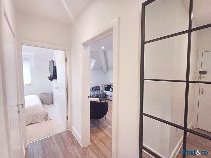 1 Bedroom Flat For Sale In Commercial Road, Ashley Cross, Poole, Dorset, BH14