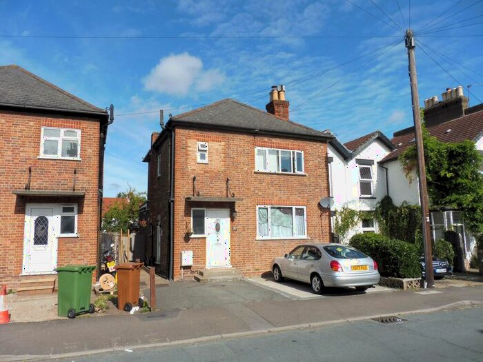 2 Bedroom Flat To Rent In Washington Road, Worcester Park, KT4
