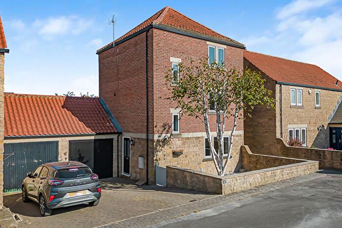 4 Bedroom Detached House For Sale In Rectory Court, Sheffield, S25