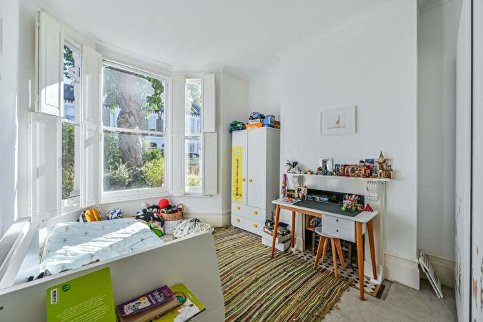 2 Bedroom Flat For Sale In Leathwaite Road, Between The Commons, London, SW11
