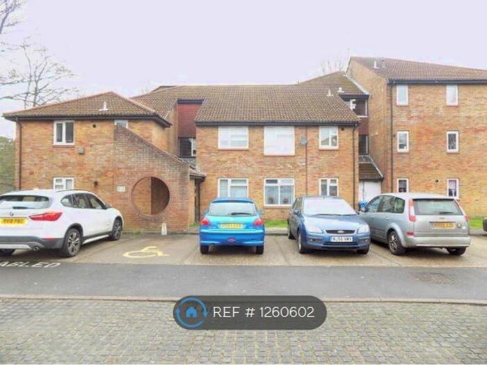 1 Bedroom Flat To Rent In Shire Court, Aldershot GU11