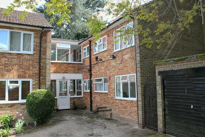 2 Bedroom Flat To Rent In Fallowfield Court, Stanmore Hill, Stanmore, HA7
