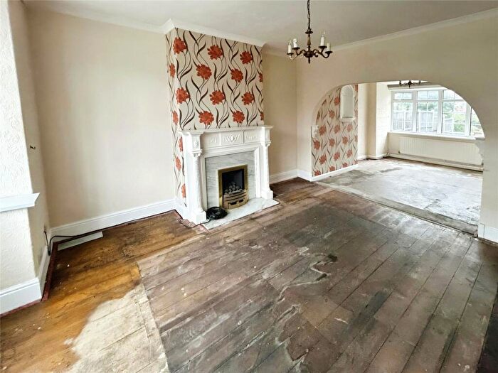 2 Bedroom Semi-Detached House For Sale In Central Avenue, Bucknall, Stoke On Trent, Staffordshire, ST2