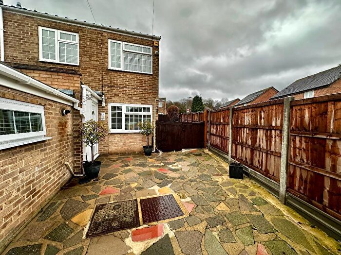 4 Bedroom End Of Terrace House For Sale In Palmarsh Road, Orpington, Kent, BR5
