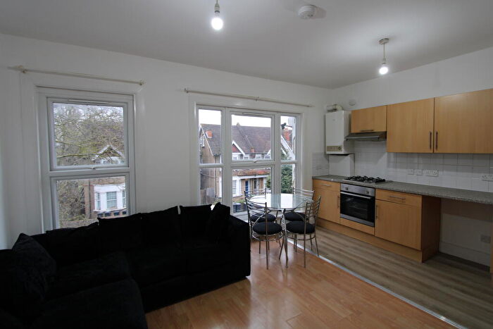 2 Bedroom Flat To Rent In Clifton Road, South Norwood, Croydon, London, SE25