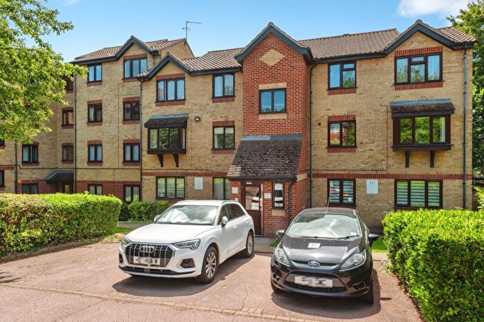 1 Bedroom Flat For Sale In Linnet Way, Purfleet-On-Thames, Essex, RM19