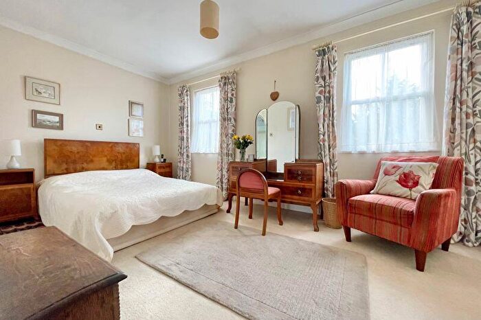 3 Bedroom End Of Terrace House For Sale In High Steet, Claygate, KT10