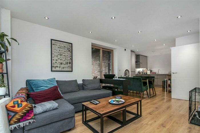 3 Bedroom Flat To Rent In Upper Clapton Road, London, E5