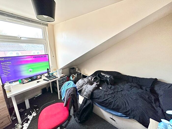 4 Bedroom Flat To Rent In Raddlebarn Road, Birmingham, B29