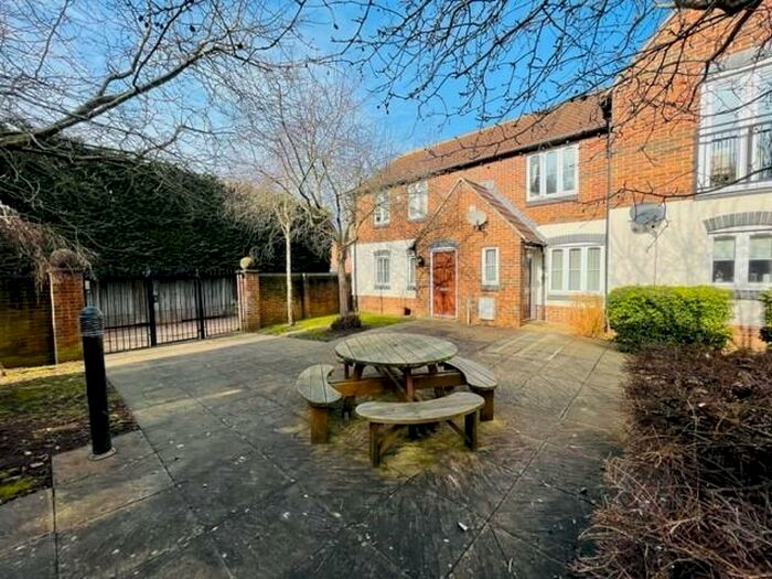 2 Bedroom Apartment To Rent In Central Way, Clevedon, BS21