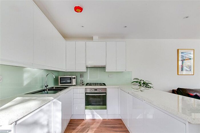 2 Bedroom Flat To Rent In Oxford Gardens, North Kensington, W10