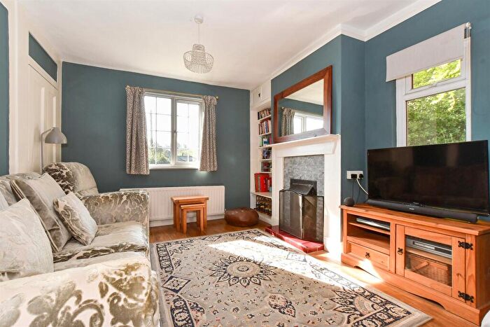 4 Bedroom Bungalow For Sale In Clatterford Road, Newport, Isle Of Wight, PO30