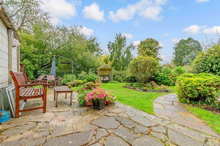 5 Bedroom Semi-Detached House For Sale In Priestwood Road, Meopham, Gravesend, Kent, DA13
