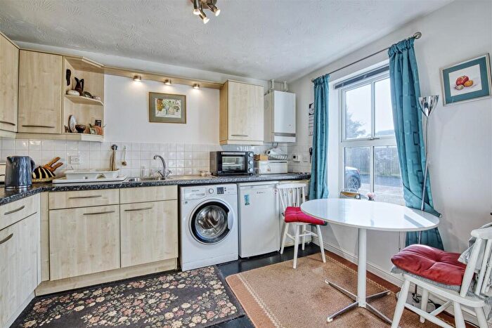 3 Bedroom End Of Terrace House For Sale In Dexter Way, Warmington, PE8